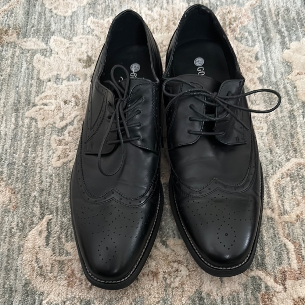 Black Leather Oxford Shoes with Polished Finish